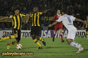 peñarol-velez-libertadores-2013_009