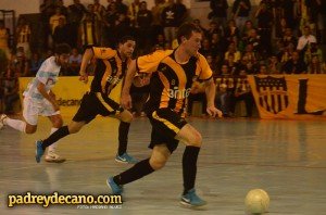 final-futsal-2013-peñarol-old-christians-8