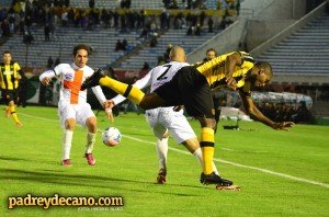 penarol-sudamerica-clausura-2014-mariano-alvez-17