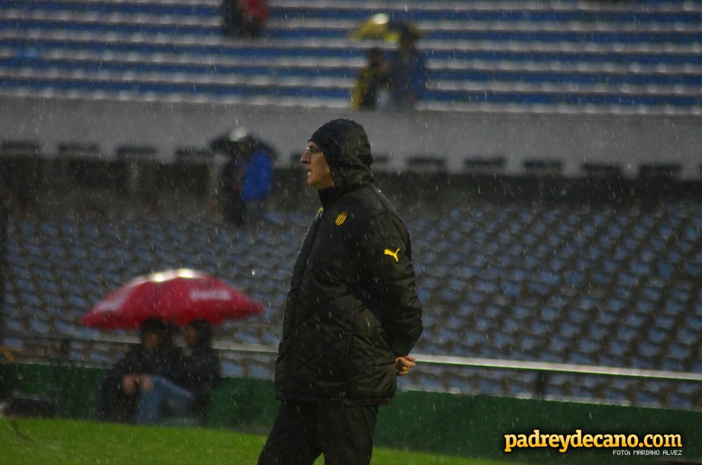Jorge-fossati-penarol-juventud-clausura-2014-mariano-alvez-2014-02