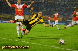 penarol-tacuarembo-apertura-2014-02-mariano-alvez