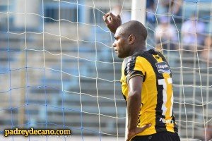 Christian-Adinolfi-Peñarol-Cerro-Troccoli-Clausura-2015 (6)