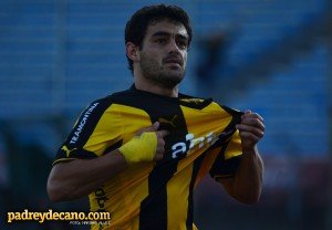 Luis-Aguiar-penarol-fenix-clausura-2015-01-mariano-alvez (2)