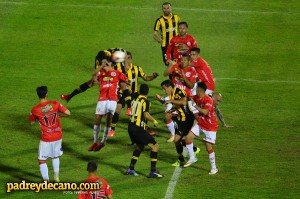 peñarol-rentistas-apertura-2015-mariano-alvez-03