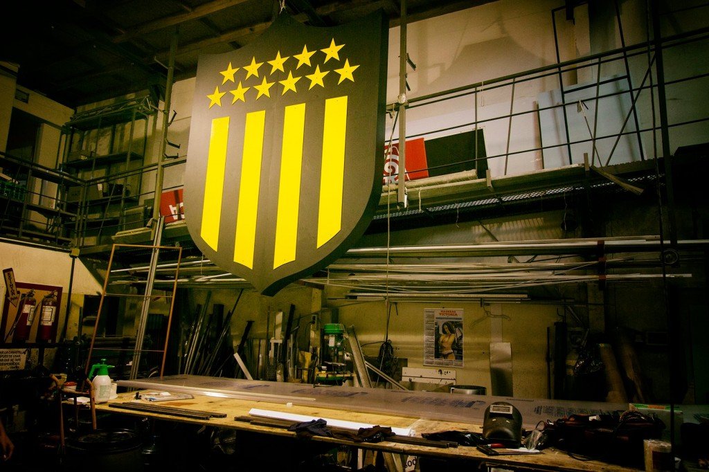 escudo-estadio-campeon-del-siglo-peñarol (9)